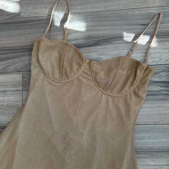 Boohoo gold dress - Picture 2 of 3